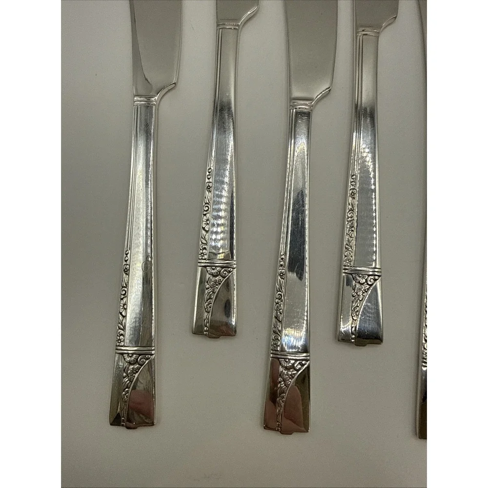 8 - Oneida Nobility Plate CAPRICE Silverplate Butter Spreaders NEW